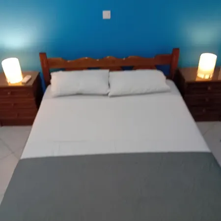 White * Xylokastro